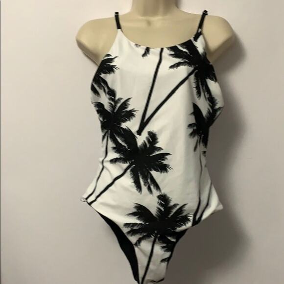 NWT CUPSHE BLACK & WHITE SWIMSUIT SIZE‎ S - Picture 1 of 6